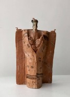 Μάνα, 2020, γλυπτό απο πηλό, 23.5 x 14.7 x 5.8 εκ., αρ. κτ. 3806